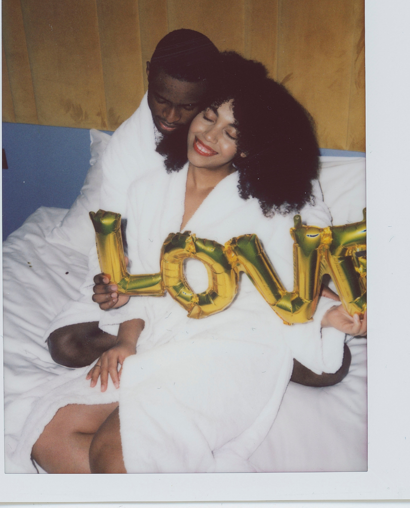 Lovebombing vs honeymoon phase