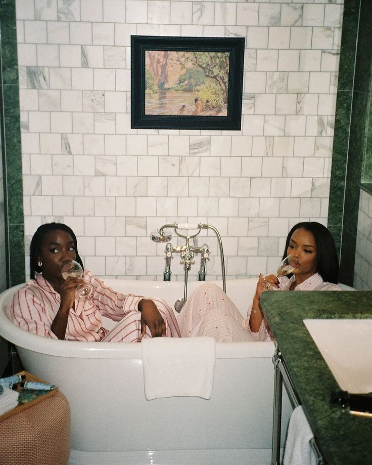 dear-dandy-female-friendships-lonely