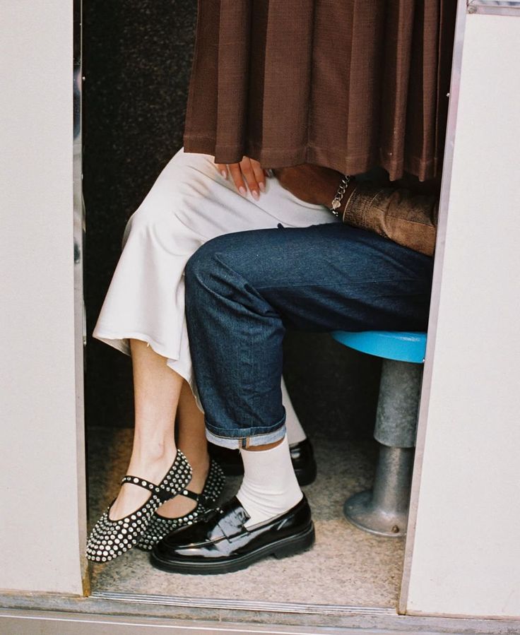 dear-dandy-female-friendships-lonely