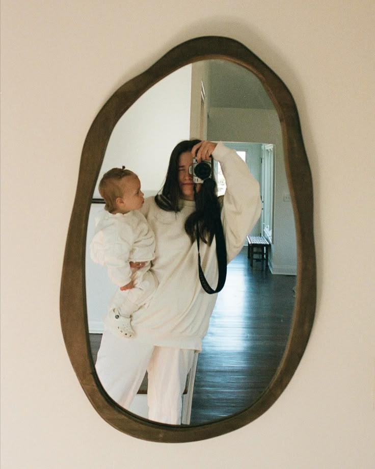 body-positive-influencers-mum-bod