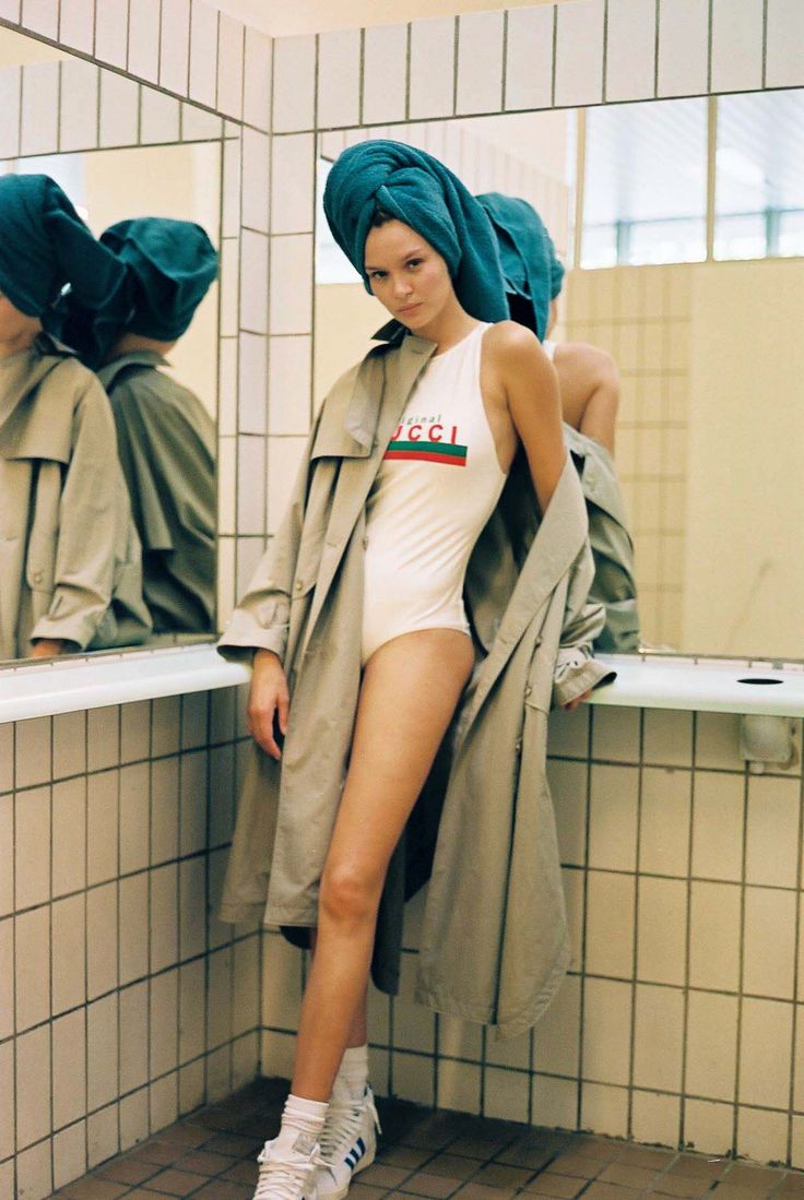 lockeroom-fear-woman